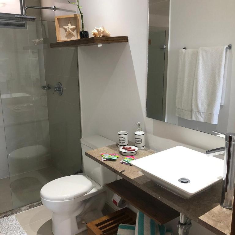 Amplios Aptos de Lujo Frente a la Playa a 5 Minutos del Centro y del Aeropuerto, en Edificio con Piscina, Jacuzzi, Sauna, Gimnasio, Turco y Seguridad las 24 hs. - Apartamento con vistas al mar - 13