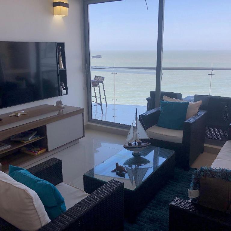 Amplios Aptos de Lujo Frente a la Playa a 5 Minutos del Centro y del Aeropuerto, en Edificio con Piscina, Jacuzzi, Sauna, Gimnasio, Turco y Seguridad las 24 hs. - Apartamento con vistas al mar - 23
