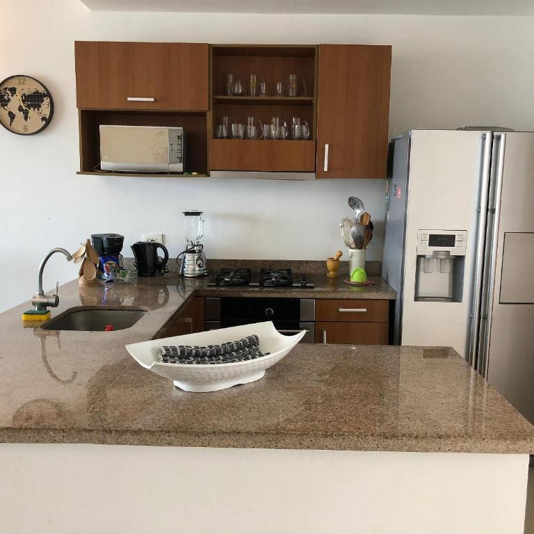 Amplios Aptos de Lujo Frente a la Playa a 5 Minutos del Centro y del Aeropuerto, en Edificio con Piscina, Jacuzzi, Sauna, Gimnasio, Turco y Seguridad las 24 hs. - Apartamento con vistas y balcón - 45