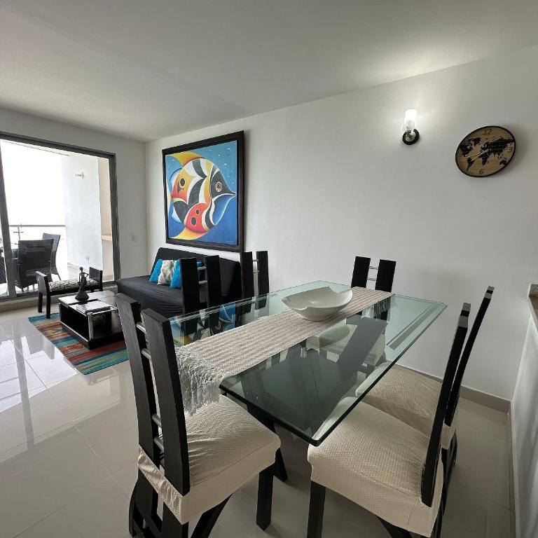 Amplios Aptos de Lujo Frente a la Playa a 5 Minutos del Centro y del Aeropuerto, en Edificio con Piscina, Jacuzzi, Sauna, Gimnasio, Turco y Seguridad las 24 hs. - Apartamento con vistas y balcón - 49