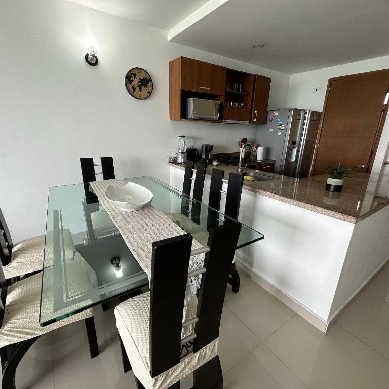 Amplios Aptos de Lujo Frente a la Playa a 5 Minutos del Centro y del Aeropuerto, en Edificio con Piscina, Jacuzzi, Sauna, Gimnasio, Turco y Seguridad las 24 hs. - Apartamento con vistas y balcón - 51