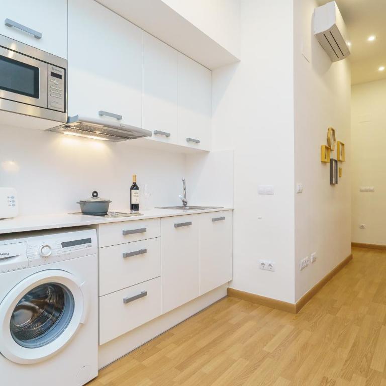 Valencia Home Carmen - Studio with Balcony (4 Adults) - 5