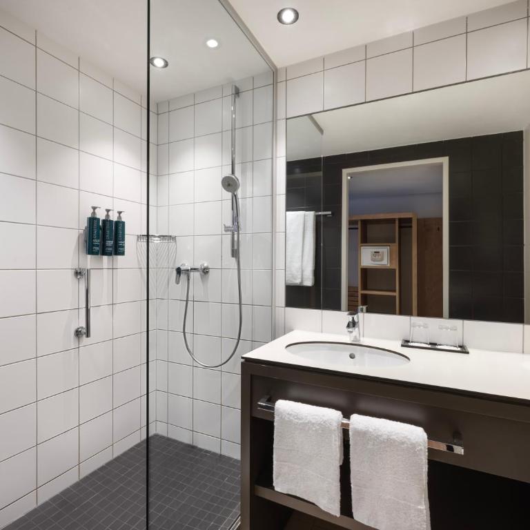 Hilton Garden Inn Innsbruck Tivoli - Zimmer mit Kingsize-Bett - 4