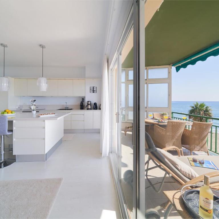 Cozy 2 Bedroom with magic sea view - Two-Bedroom Apartment - 29