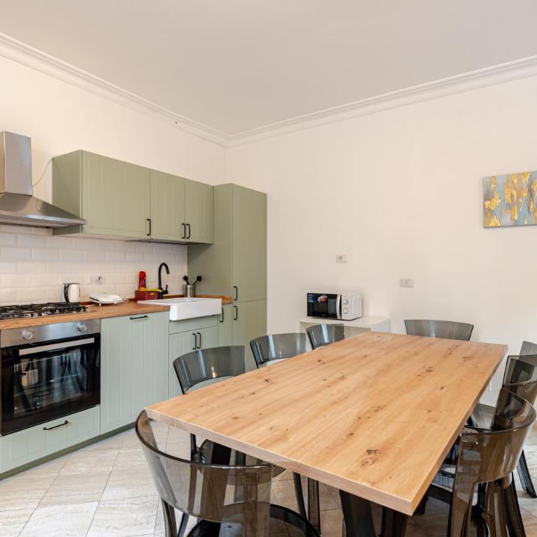 Campo de Fiori - Casa Storica 4bdr con Terrazza - Four-Bedroom Apartment with Balcony - 8