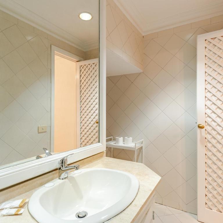 Campo de Fiori - Casa Storica 4bdr con Terrazza - Four-Bedroom Apartment with Balcony - 24