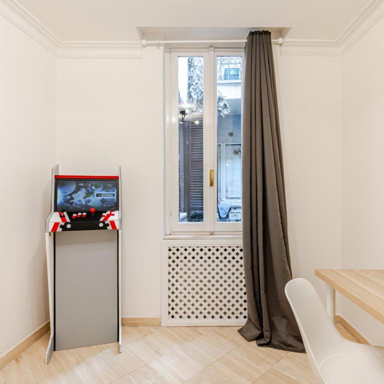 Campo de Fiori - Casa Storica 4bdr con Terrazza - Four-Bedroom Apartment with Balcony - 26
