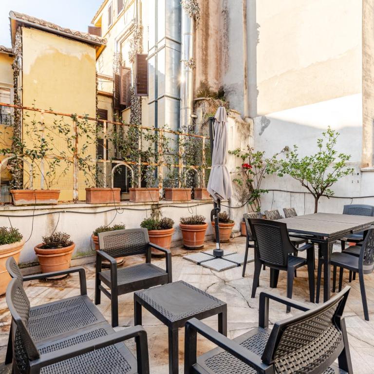 Campo de Fiori - Casa Storica 4bdr con Terrazza - Four-Bedroom Apartment with Balcony - 44