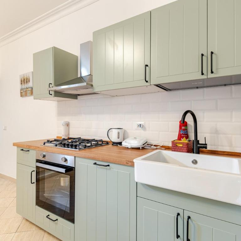 Campo de Fiori - Casa Storica 4bdr con Terrazza - Four-Bedroom Apartment with Balcony - 52