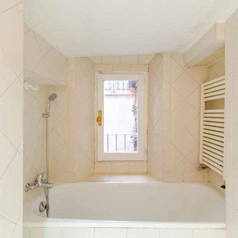 Campo de Fiori - Casa Storica 4bdr con Terrazza - Four-Bedroom Apartment with Balcony - 55