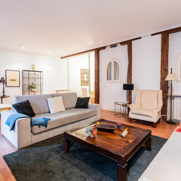 Los Preciados de Callao - Three-Bedroom Apartment with Balcony - 10