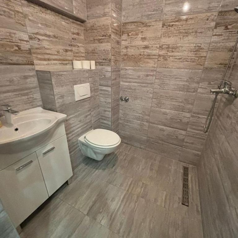 Pool & Rest Holiday Home 3D - Five-Bedroom House - 12
