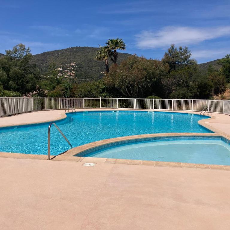 Golfe de St Tropez Appartement de standing 4-6 personnes rénové piscine clim - Appartement 3 Chambres Supérieur - 15