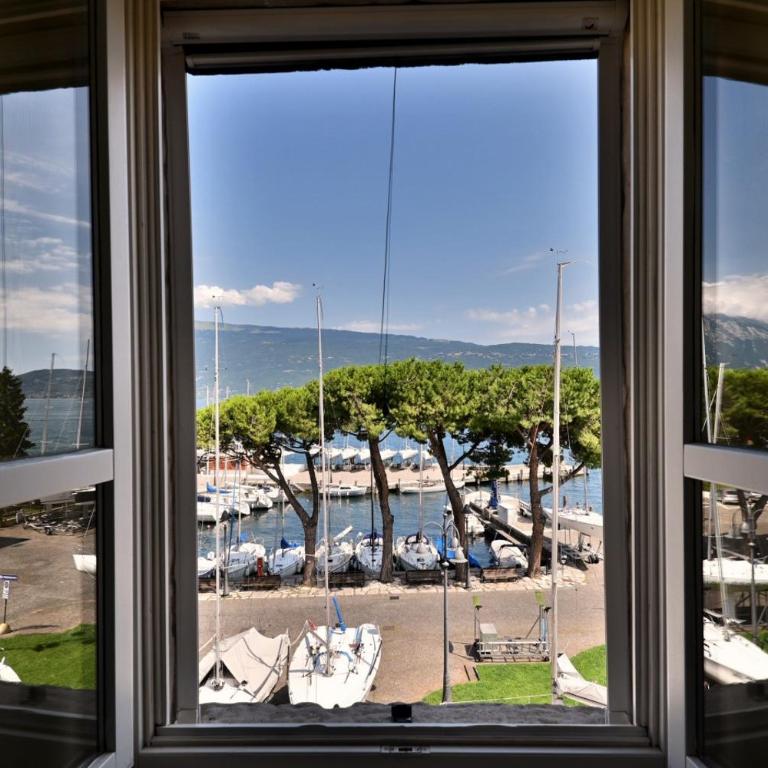 Appartamento Al Porto Vecchio con posto auto by Theater Home - Appartamento con 2 Camere da Letto - 1