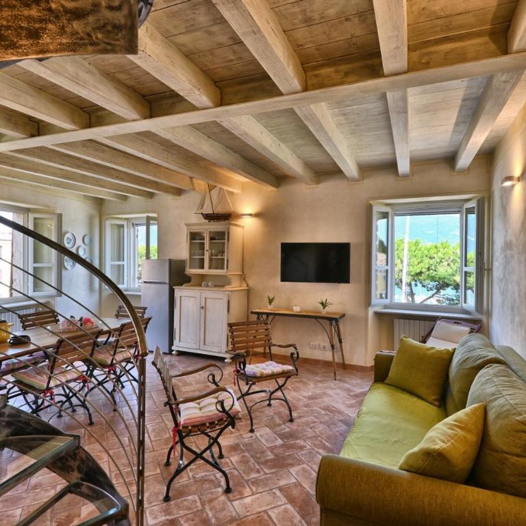 Appartamento Al Porto Vecchio con posto auto by Theater Home - Appartamento con 2 Camere da Letto - 5