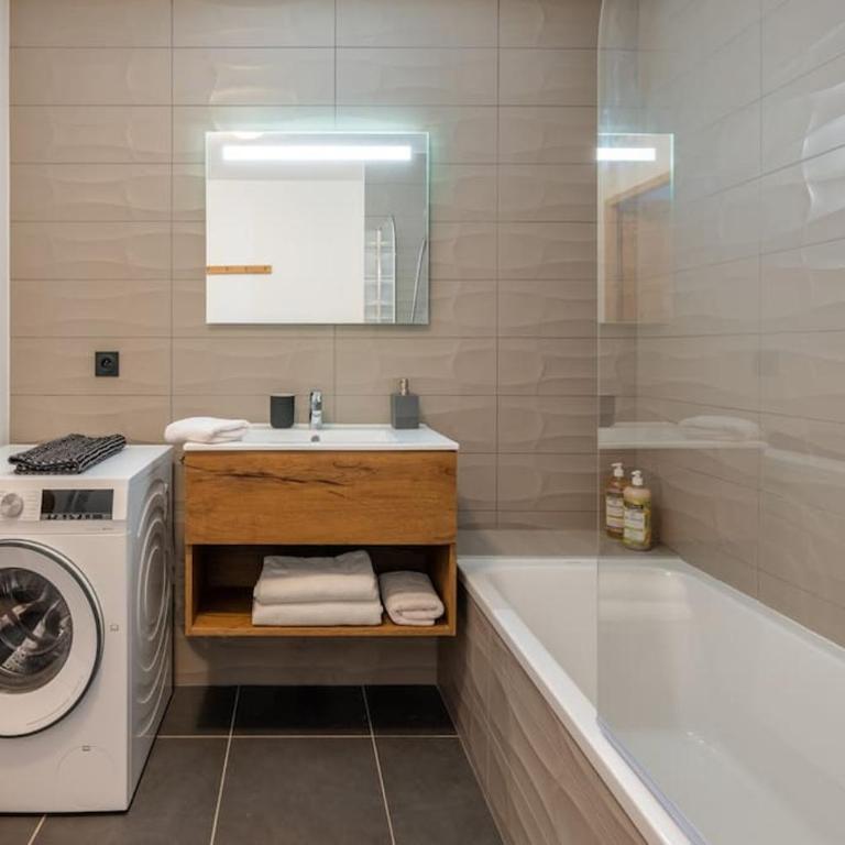 Le Freney - New Apartment in Town Center & Free parking - By Cozee Rentals - Appartement 1 Chambre - 34