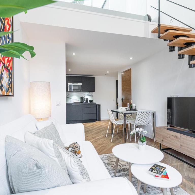 5 FODERE - Magnifique Duplex - Port de Nice - Dernier etage - One-bedroom Loft Apartment - 2