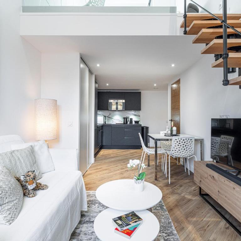 5 FODERE - Magnifique Duplex - Port de Nice - Dernier etage - One-bedroom Loft Apartment - 14