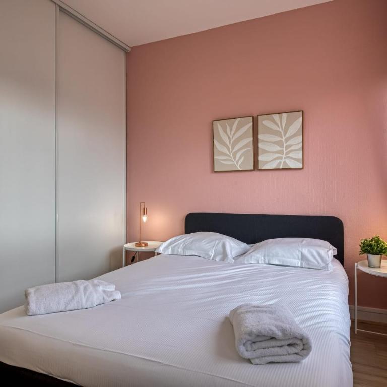 La Suite des 3 Tours spacieux 3 chambres - Three-Bedroom Apartment - 11