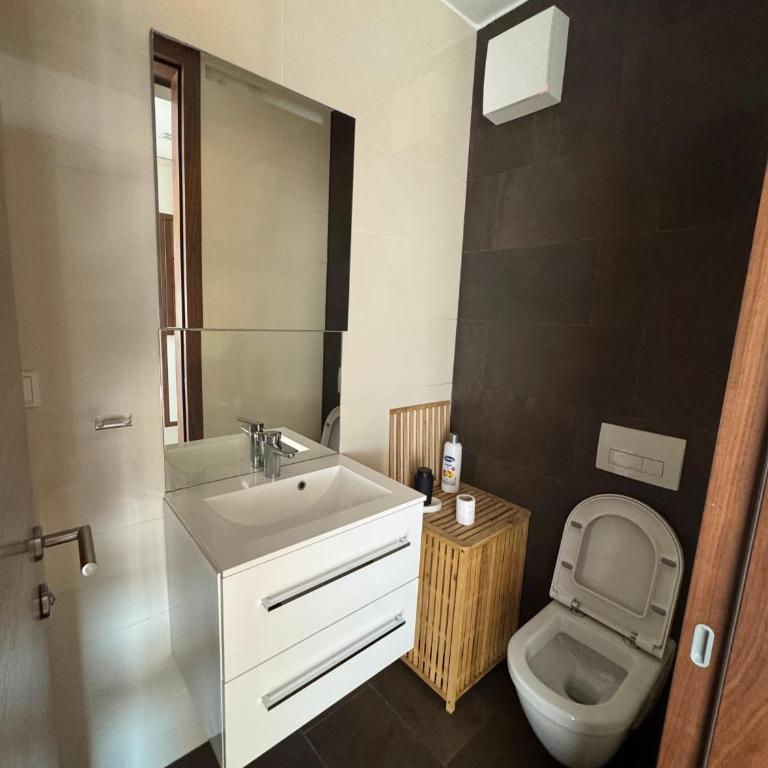 Luxury 3 Bedroom Apartment with Balcony & City View GreenResidence Sarajevo - Three-Bedroom Apartment - 11