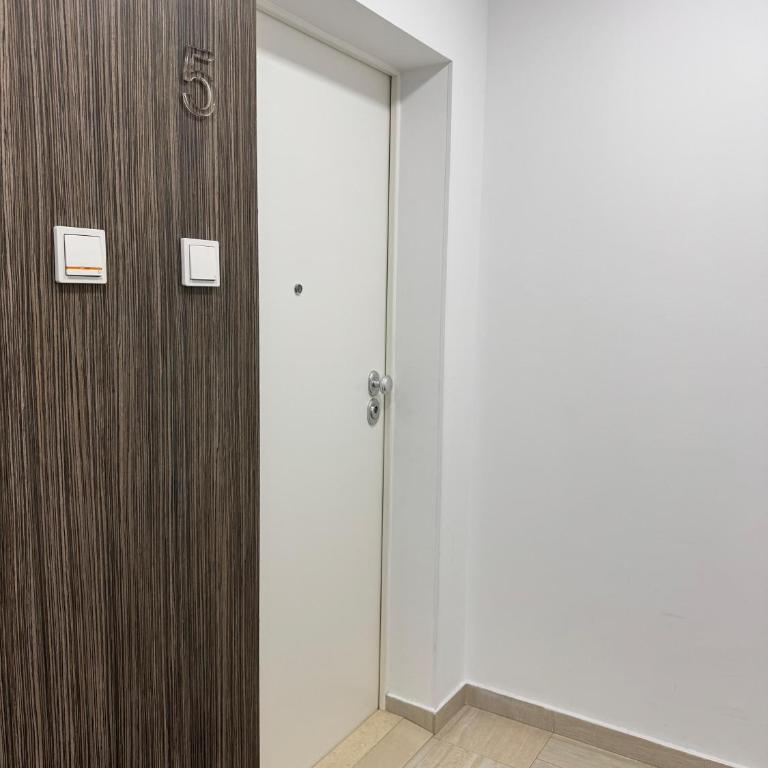 Luxury 3 Bedroom Apartment with Balcony & City View GreenResidence Sarajevo - Three-Bedroom Apartment - 17