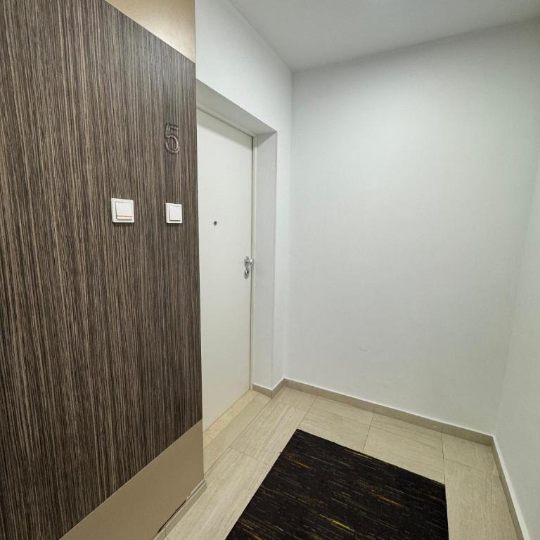 Luxury 3 Bedroom Apartment with Balcony & City View GreenResidence Sarajevo - Three-Bedroom Apartment - 16