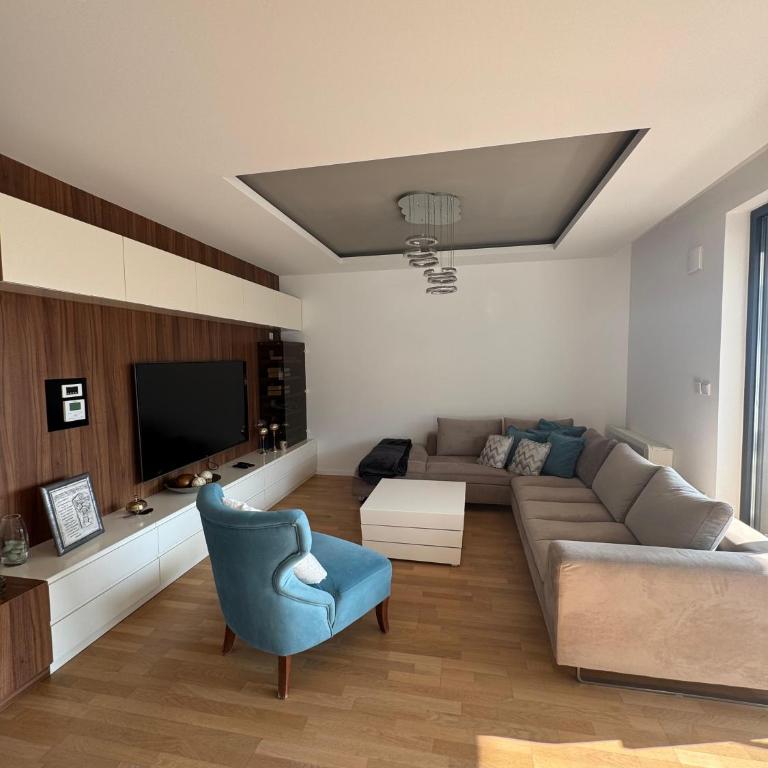 Luxury 3 Bedroom Apartment with Balcony & City View GreenResidence Sarajevo - Three-Bedroom Apartment - 2