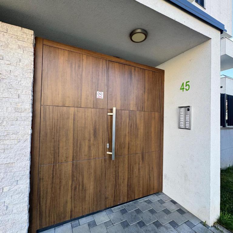 Luxury 3 Bedroom Apartment with Balcony & City View GreenResidence Sarajevo - Three-Bedroom Apartment - 20