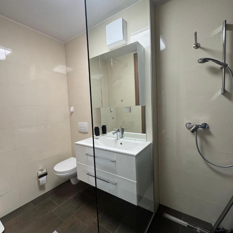 Luxury 3 Bedroom Apartment with Balcony & City View GreenResidence Sarajevo - Three-Bedroom Apartment - 12