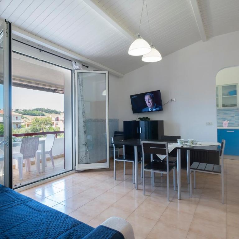 131 - Trilocale al secondo piano a Marcelli con garage, climatizzato e ben arredato, a 200 mt dal mare - SPIAGGIA INCLUSA - Appartamento con 2 Camere da Letto - 1