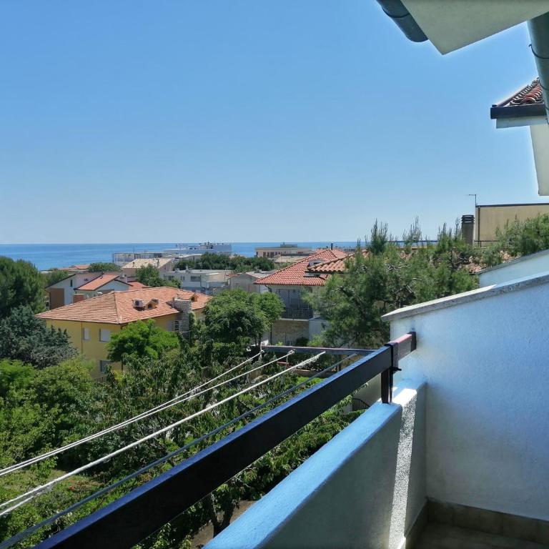 131 - Trilocale al secondo piano a Marcelli con garage, climatizzato e ben arredato, a 200 mt dal mare - SPIAGGIA INCLUSA - Appartamento con 2 Camere da Letto - 3