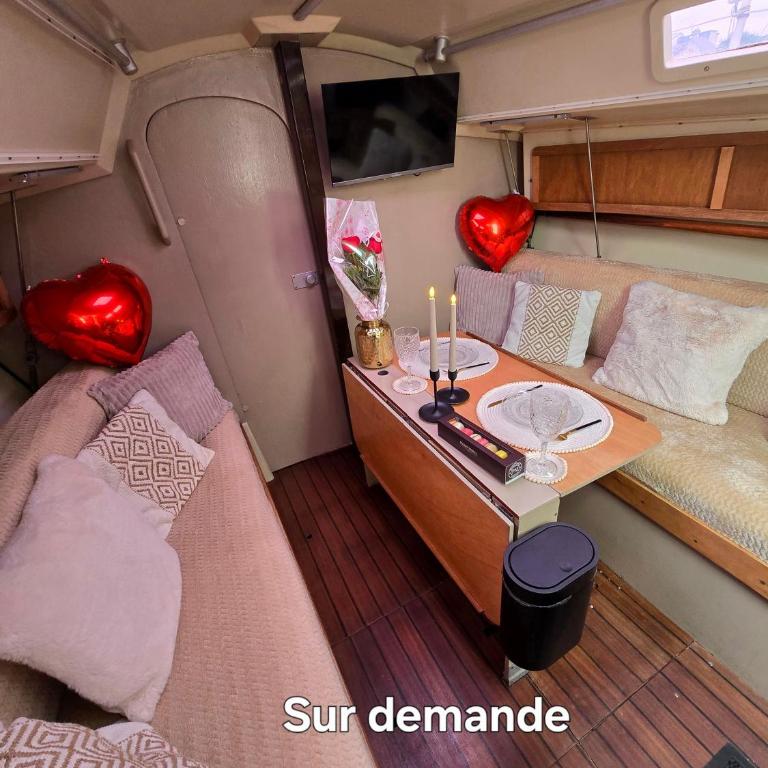 Nuit romantique sur un bateau à Deauville - Mobile Home - 3