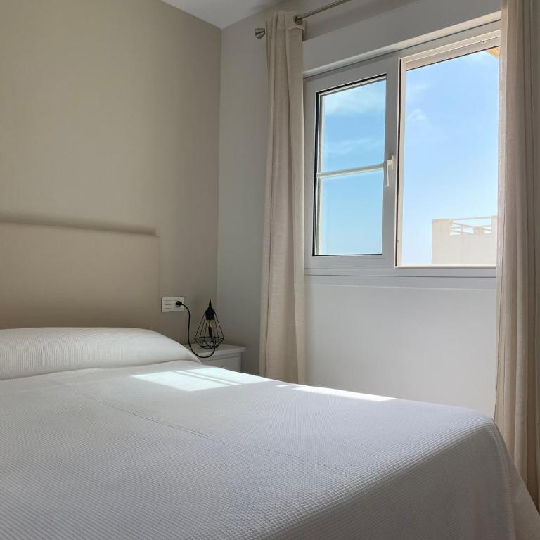 Apartahotel Vistamar San José - Apartamento Moderno de 2 dormitorios con terraza y vistas - 3
