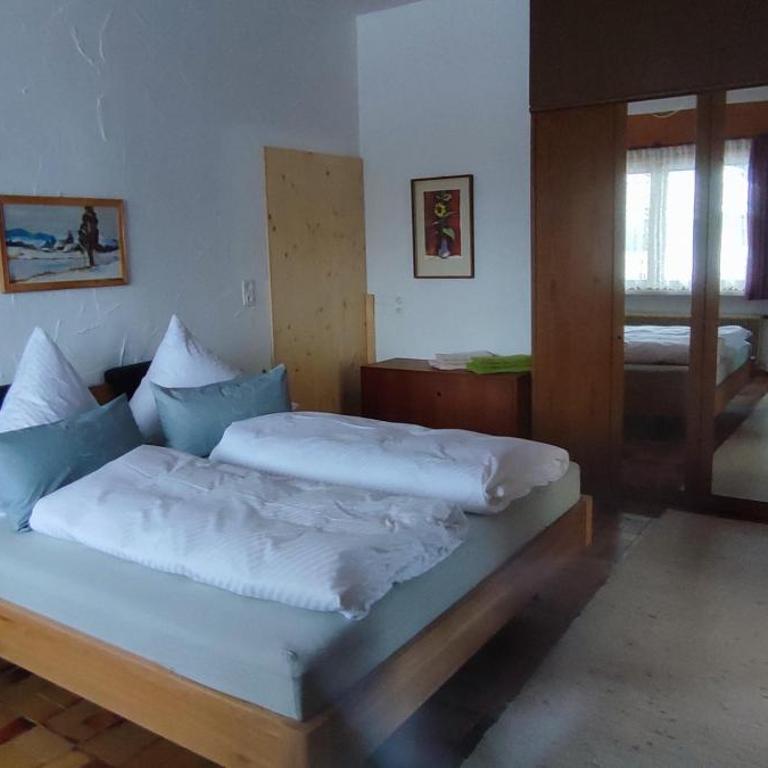 Haus Ronna - Three-Bedroom Apartment with Shower - 2