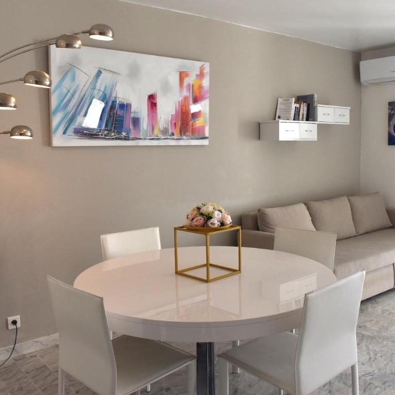 Chez Stf - Two-Bedroom Deluxe Apartment - 6