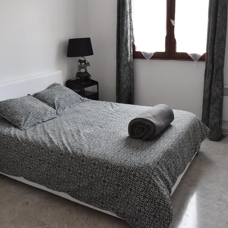 Chez Stf - Two-Bedroom Deluxe Apartment - 12