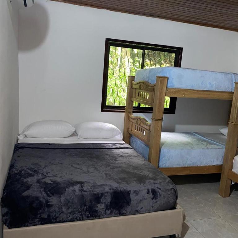Hostal Aventura Tayrona - Habitación Familiar con baño compartido - 2