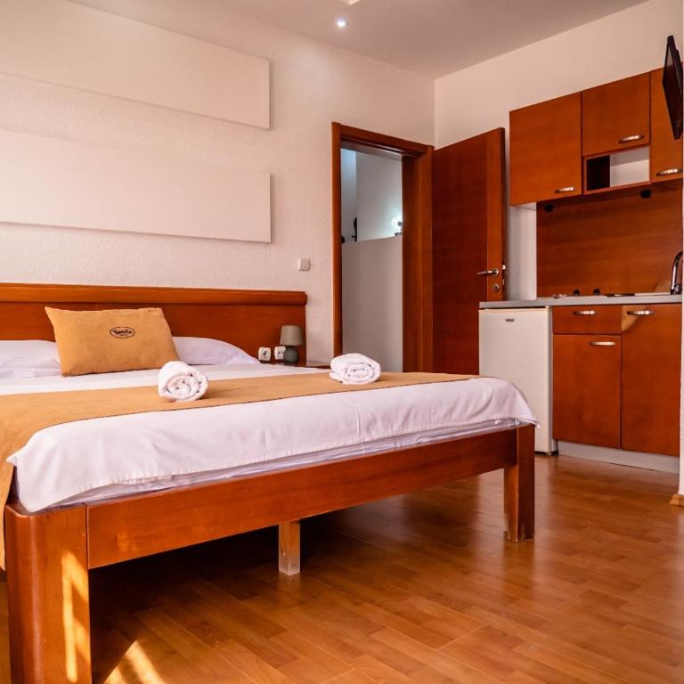 Apartments Bonita - Economy Dvokrevetna Soba sa Bračnim Krevetom - 2