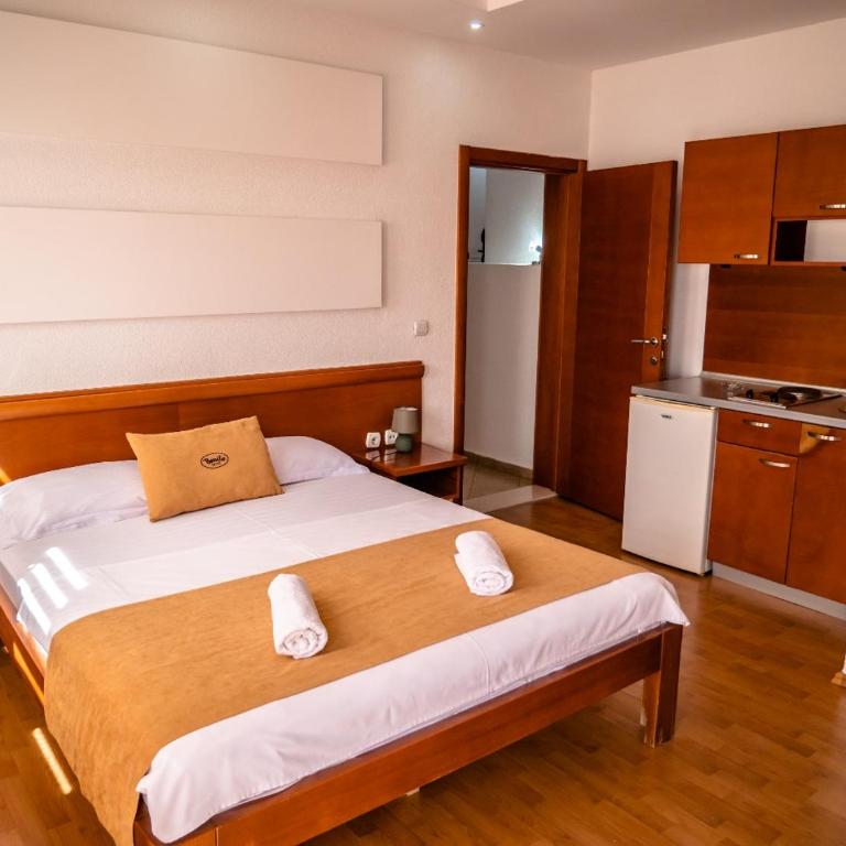 Apartments Bonita - Economy Dvokrevetna Soba sa Bračnim Krevetom - 4
