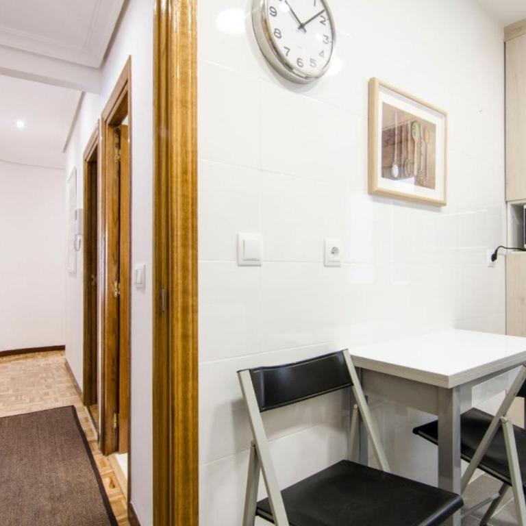 Bright Modern 3BD - Barrio de las Letras - Three-Bedroom Apartment - 7