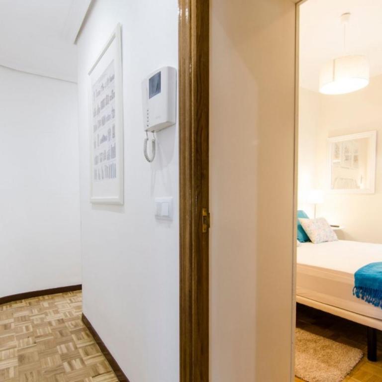Bright Modern 3BD - Barrio de las Letras - Three-Bedroom Apartment - 11