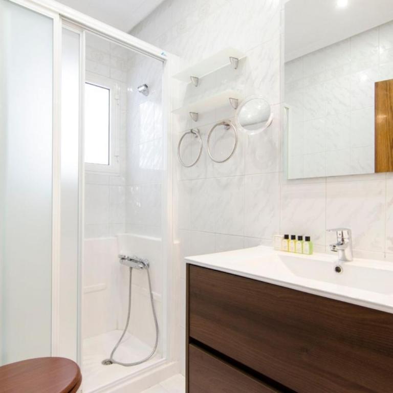 Bright Modern 3BD - Barrio de las Letras - Three-Bedroom Apartment - 17