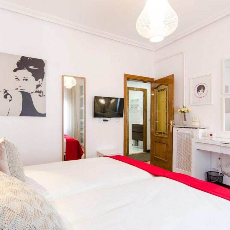 Bright Modern 3BD - Barrio de las Letras - Three-Bedroom Apartment - 21
