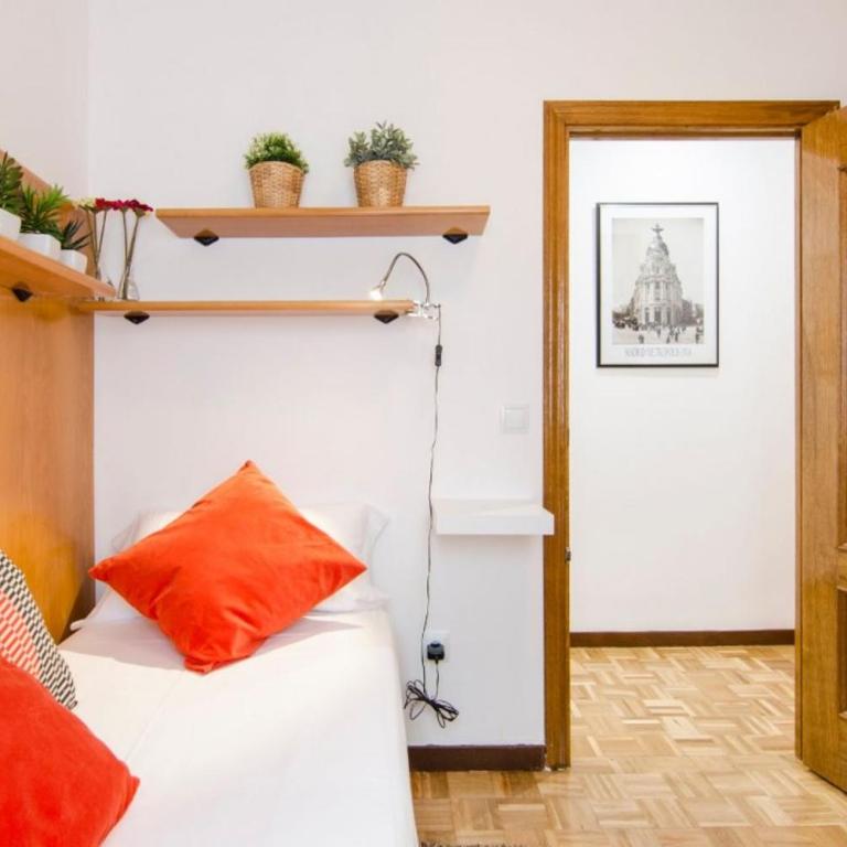 Bright Modern 3BD - Barrio de las Letras - Three-Bedroom Apartment - 27