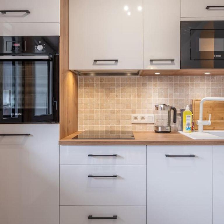 Clos Savoy - New Apartment Close to City center & Free parking - By Cozee Rentals - Appartamento con 1 Camera da Letto, Balcone e Vista Montagna - 9