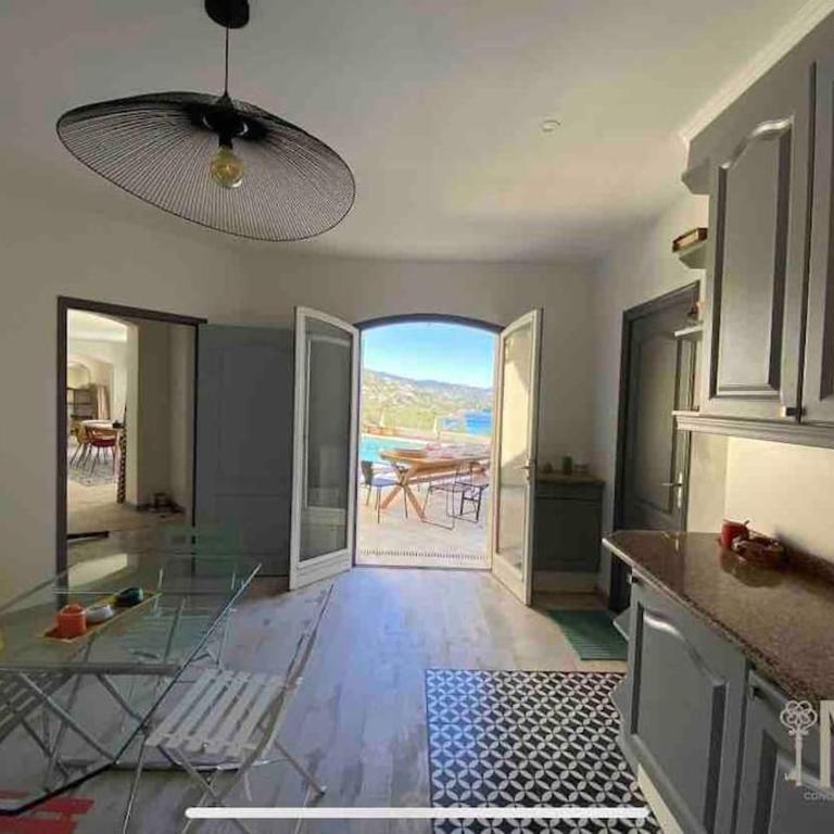 Villa élégante vue mer 180 plage à 5 min luxe et confort garantis - Villa - 10