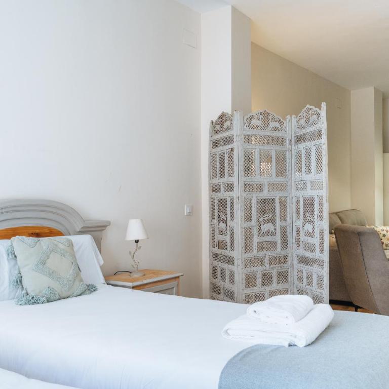 Sierpes 54, by Homing U - Apartment with Balcony - 32