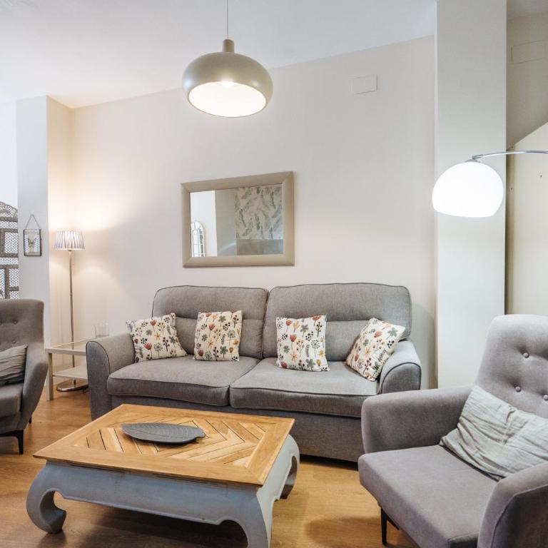 Sierpes 54, by Homing U - Apartment with Balcony - 17