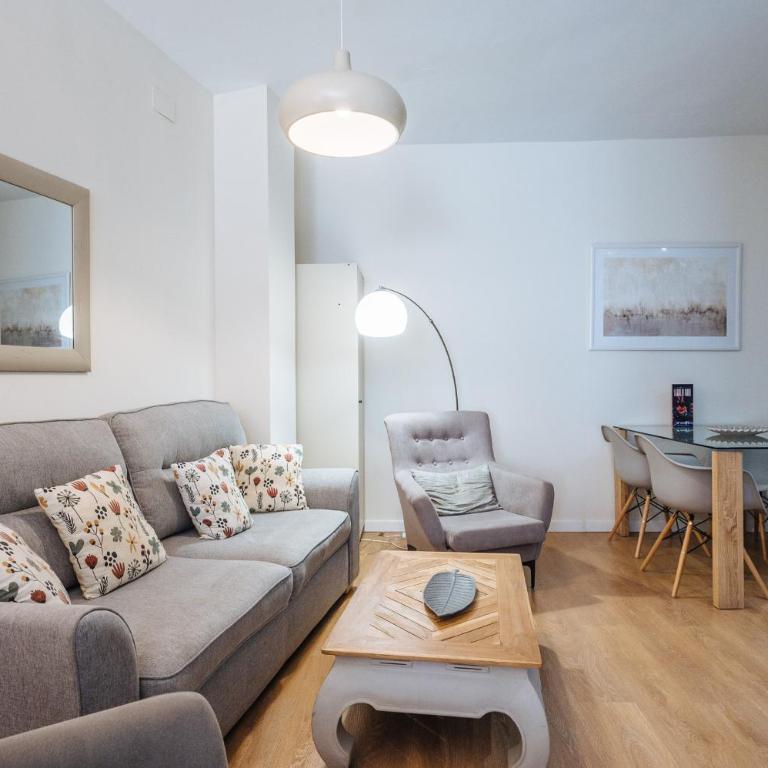 Sierpes 54, by Homing U - Apartment with Balcony - 3