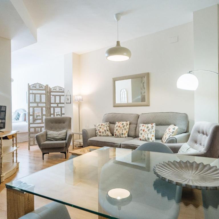 Sierpes 54, by Homing U - Apartment with Balcony - 33